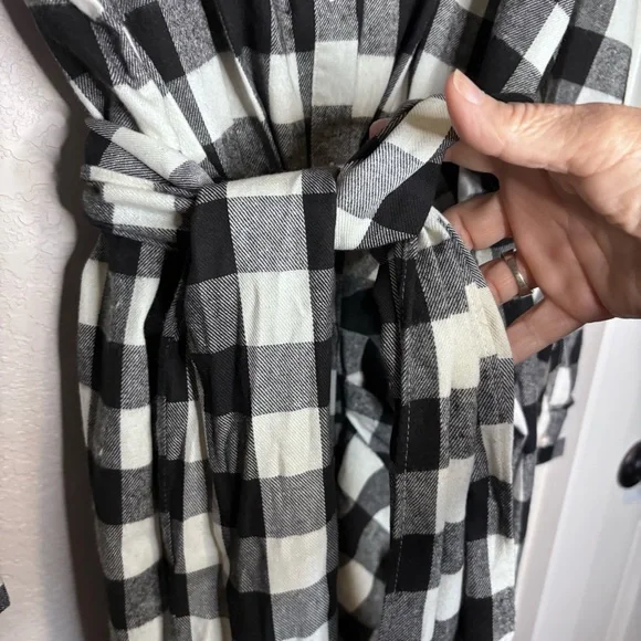 MABLE Monochrome BLACK AND WHITE Plaid Dress MIDI dress - Picture 4 of 10